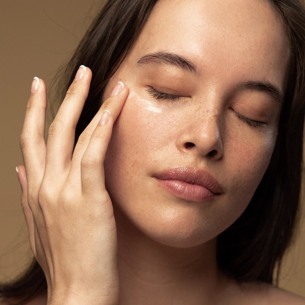 Kiwi Seed Oil Eye Cream - NaturelleShop.com - Antipodes